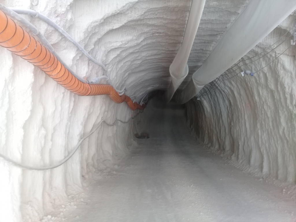 Duct Hose On An Irregular Surface - Most Efficient Ductwork